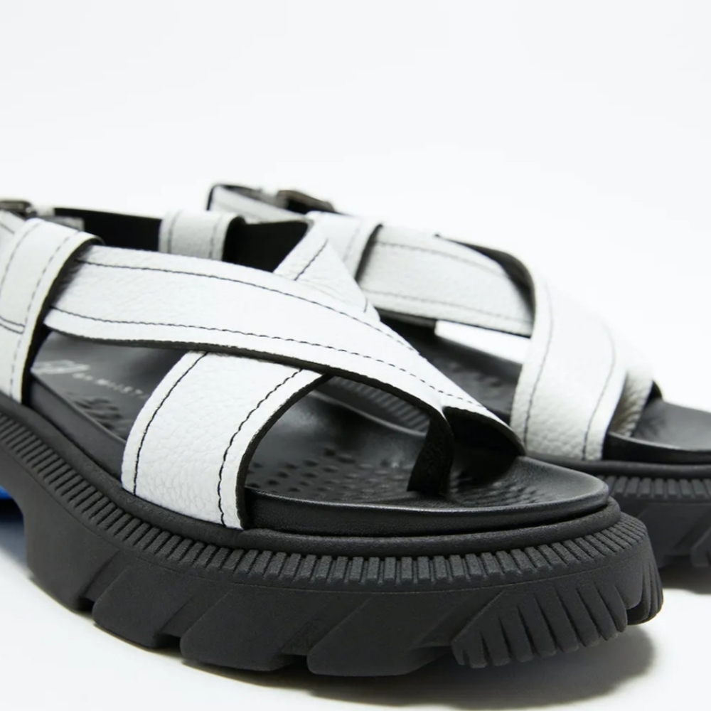 E8 BY MIISTA Krisha Black Sandals - Picture 3 of 6